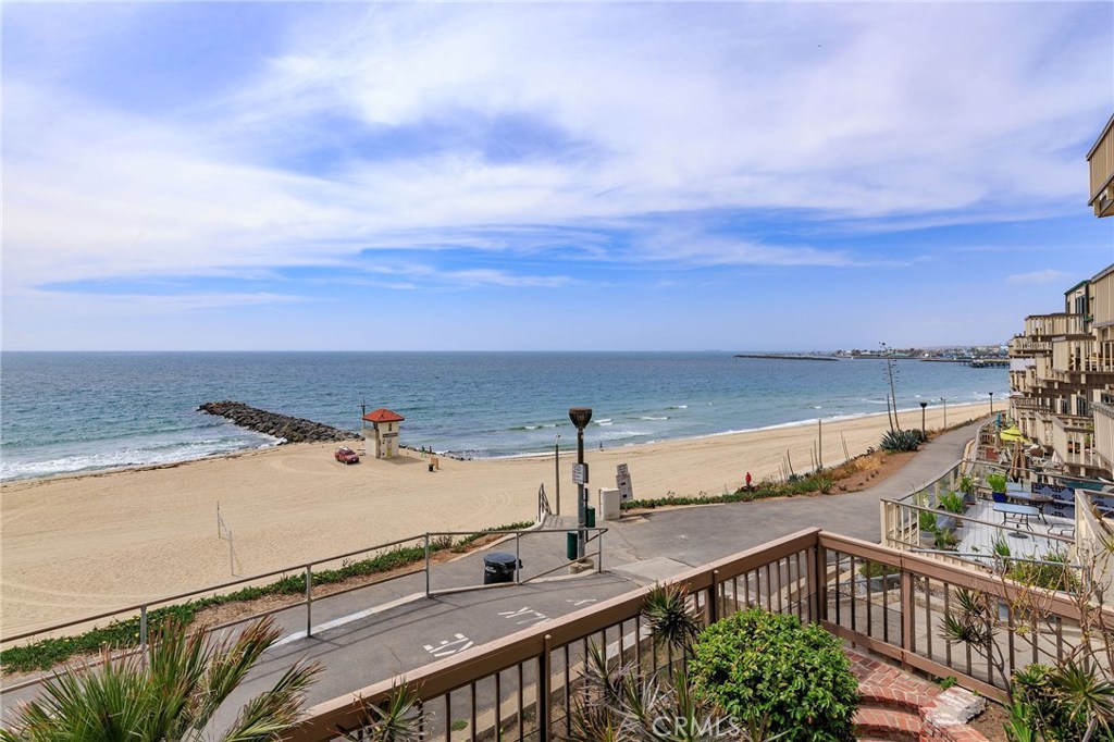 Pacifica Esplanade Beach